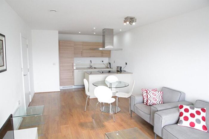 2 Bedroom Flat To Rent In Yeoman Court, London, E14