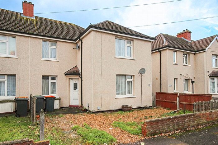 2 Bedroom Maisonette For Sale In Christie Road, Bedford, Bedfordshire, MK42