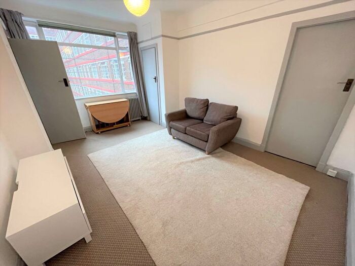 1 Bedroom Flat To Rent In Balham High Road, London, SW17