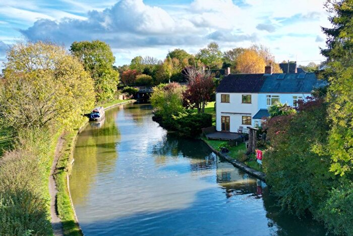 3 Bedroom Cottage For Sale In George Lane, Long Buckby Wharf, NN6
