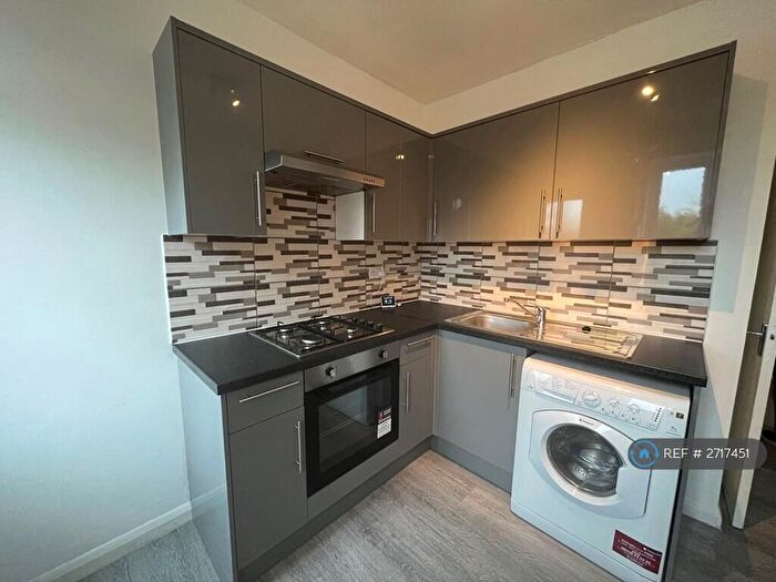 2 Bedroom Flat To Rent In High St, Edgware, HA8