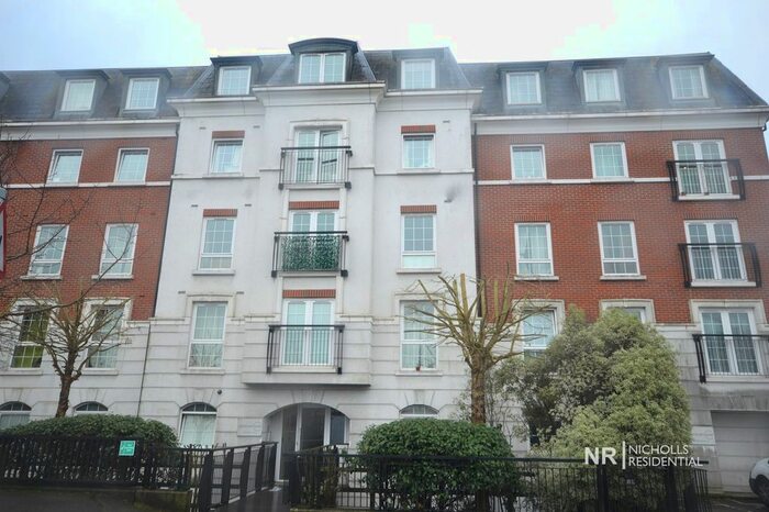 1 Bedroom Flat To Rent In Central Walk, Station Approach, Epsom, Surrey., KT19