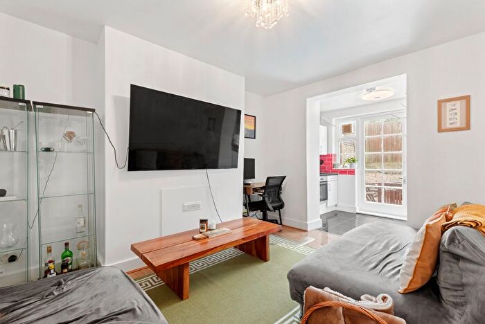 1 Bedroom Flat To Rent In Aldebert Terrace, South Lambeth, SW8