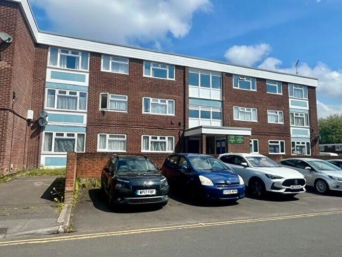 3 Bedroom Flat To Rent In Carmelite Way, Salisbury, Wiltshire, SP1