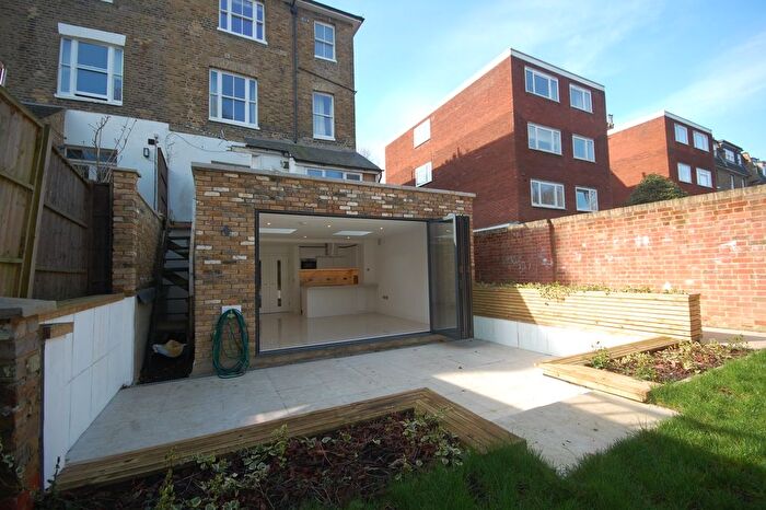 3 Bedroom Flat To Rent In Cardigan Road, Richmond, TW10