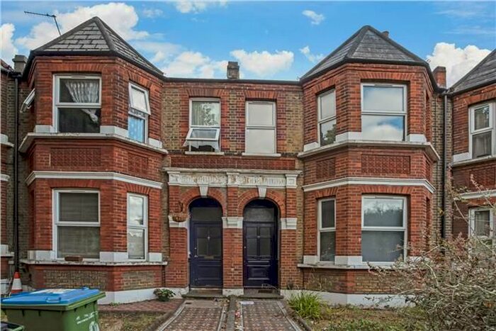 4 Bedroom Semi-Detached House To Rent In Plumstead Common Road, Woolwich, London, SE18