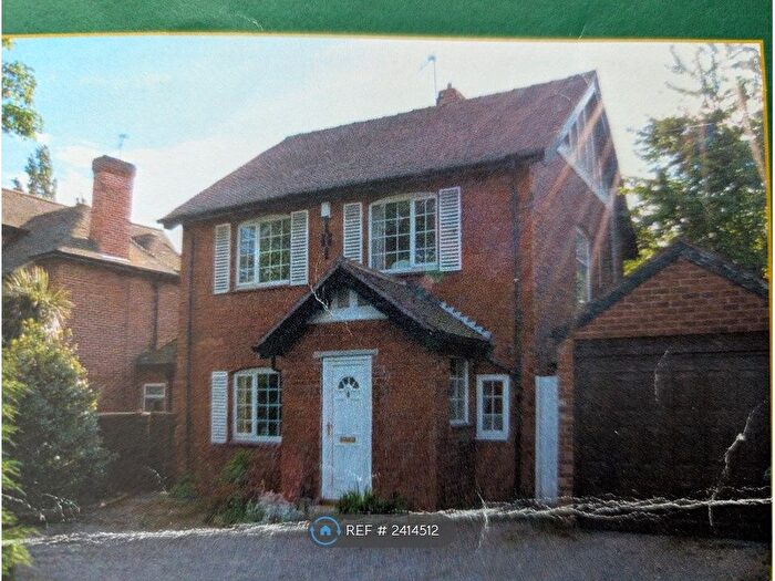 3 Bedroom Detached House To Rent In Aberford Road, Wakefield, WF1