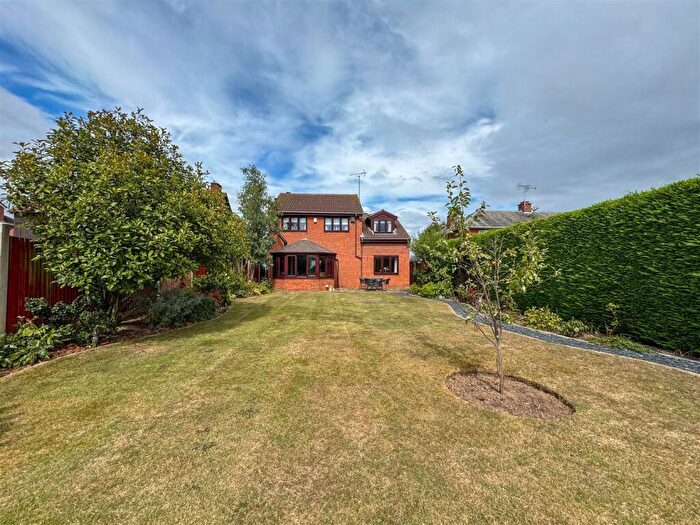 4 Bedroom House For Sale In Long Lane, Carlton-In-Lindrick, Worksop, S81