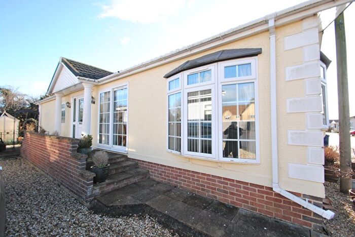 2 Bedroom Mobile/park Home For Sale In Long Furlong Park, Gotherington, Cheltenham, GL52