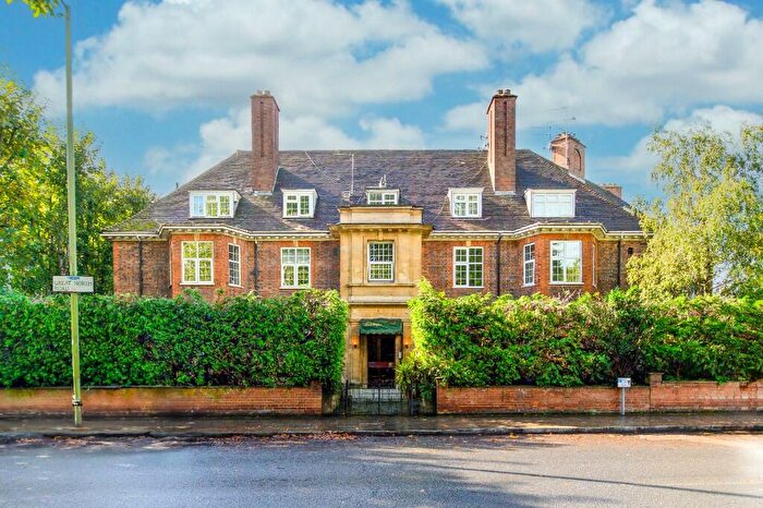 2 Bedroom Flat For Sale In Great North Road, London, N2