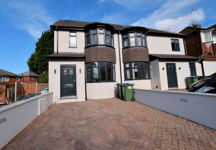 4 Bedroom Semi-Detached House To Rent In Broadway, Oldbury, B68