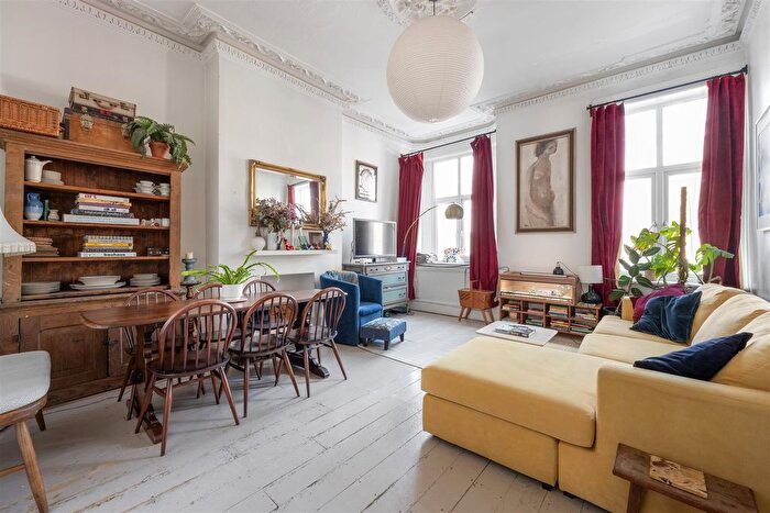 2 Bedroom Flat For Sale In Lower Clapton Road, London, E5