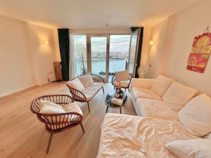 2 Bedroom Flat To Rent In Fairmont Avenue, London, E14