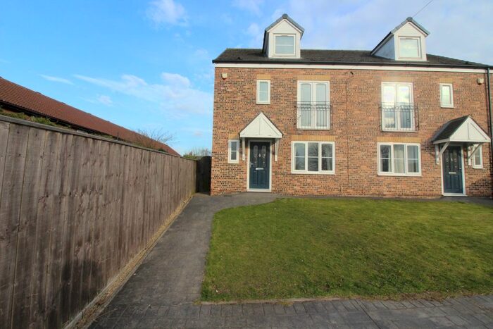 3 Bedroom Town House To Rent In West View Court, Linthorpe, Middlesbrough, TS5