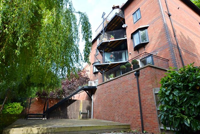2 Bedroom Flat To Rent In Cavendish Place, Cavendish Crescent South, Nottingham, Nottinghamshire, NG7