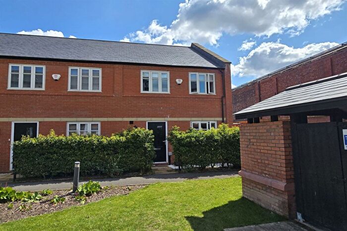 3 Bedroom End Terrace House For Sale In Baskerville Road, Altrincham, WA14