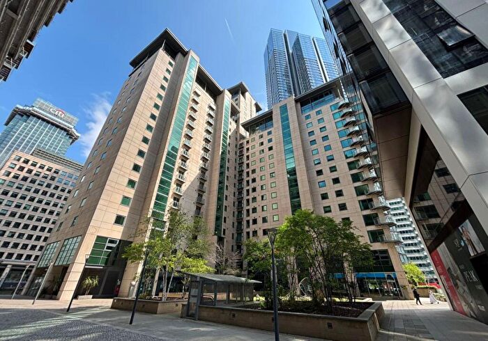 2 Bedroom Flat For Sale In Flat Discovery Dock Apartments East, South Quay Square, Isle Of Dogs, London, E14