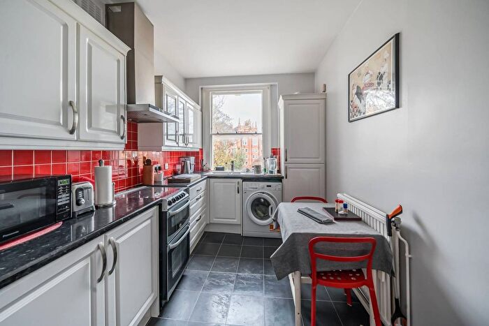 3 Bedroom Flat For Sale In Hilldrop Road, Hillmarton Conservation Area, London, N7