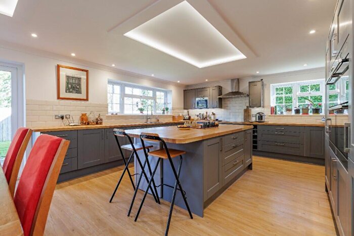 5 Bedroom Detached House To Rent In The Drive, RH14