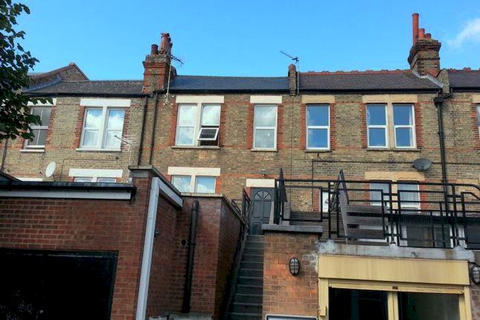Apartment To Rent In Ballards Lane, Finchley, N3