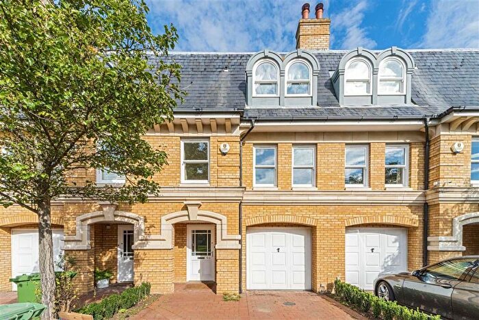 4 Bedroom Property To Rent In Langdon Park, Teddington, TW11