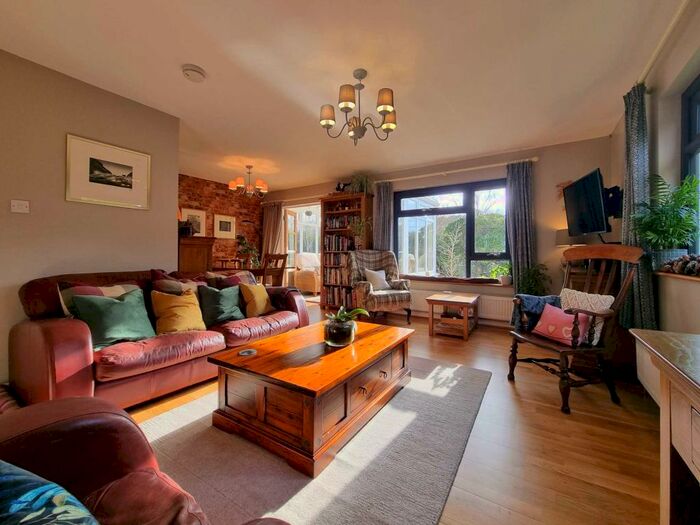 4 Bedroom Detached House For Sale In Northdown Road, Bideford, EX39