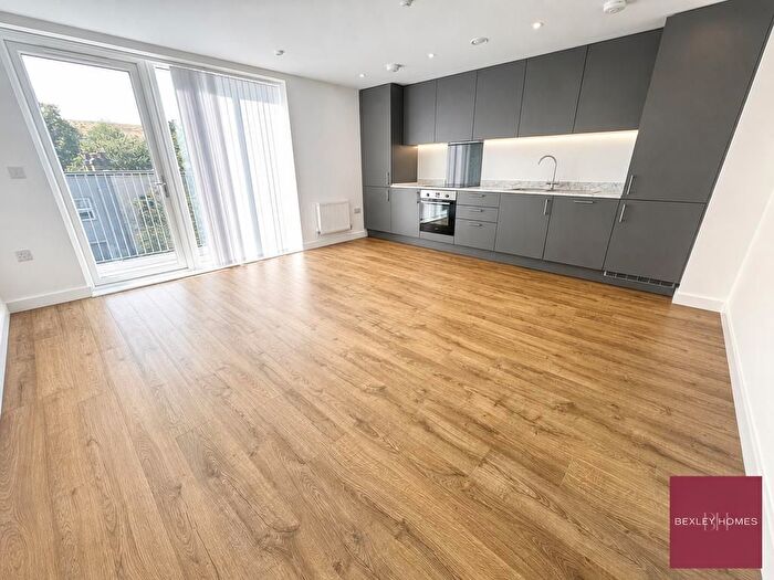 2 Bedroom Flat To Rent In Liberty Court, Stone, DA2