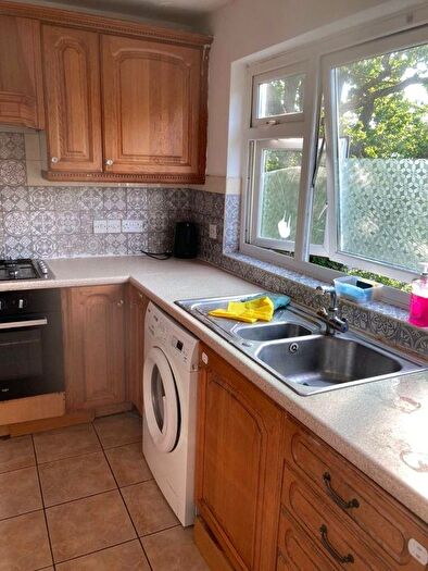 2 Bedroom Flat To Rent In The Ridgeway, London, E4