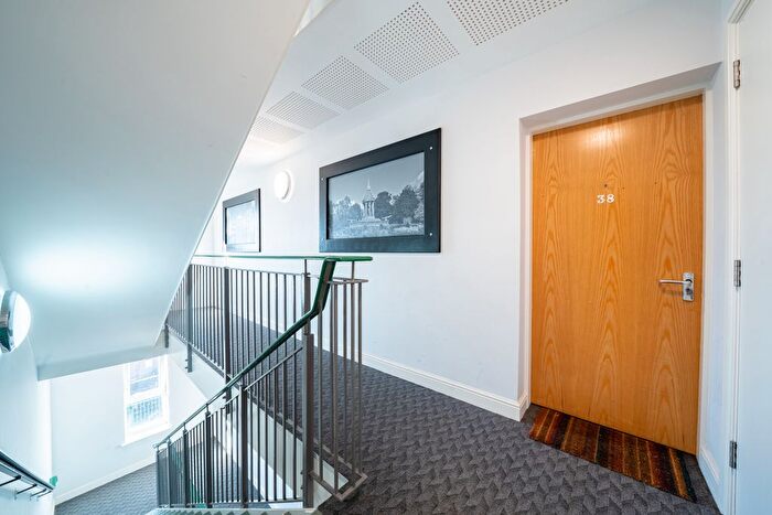 2 Bedroom Flat For Sale In Cranmer Street, Nottingham, NG3