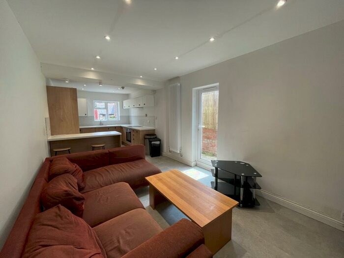 6 Bedroom Terraced House To Rent In Monthermer Road, Cardiff(City), CF24