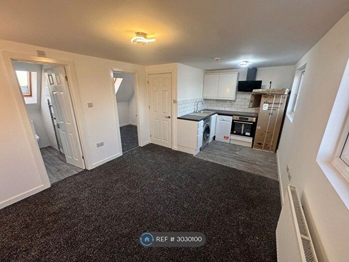 1 Bedroom Flat To Rent In Crossways Road, Mitcham, CR4