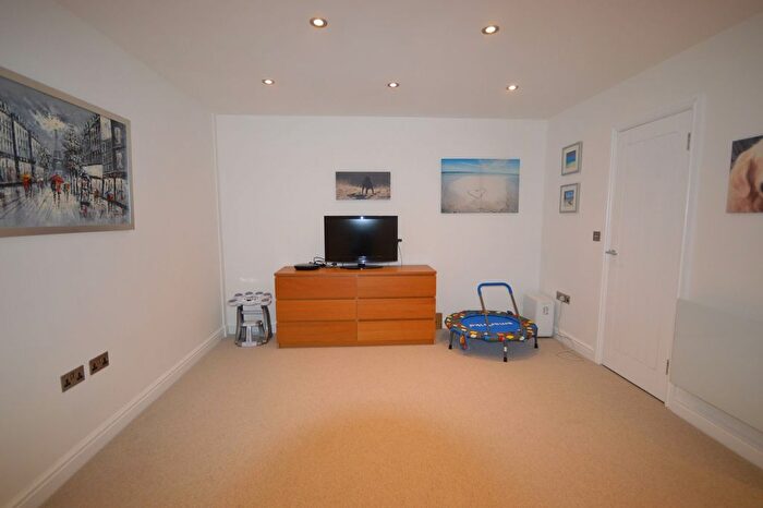 3 Bedroom Flat To Rent In De Havilland Drive, Hazlemere, HP15