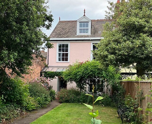 5 Bedroom Semi-Detached House For Sale In Alphington Road, St Thomas, EX2
