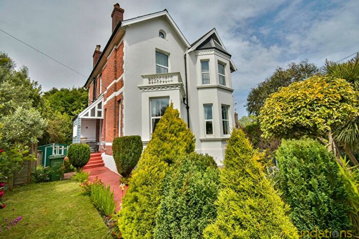 2 Bedroom Flat For Sale In De La Warr Road, Bexhill-On-Sea, TN40