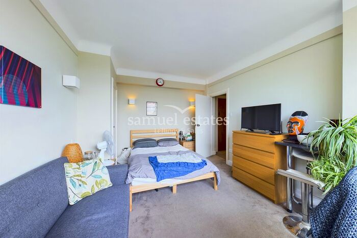 Studio To Rent In Du Cane Court, Balham High Road, SW17