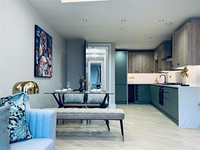 1 Bedroom Flat To Rent In Bed, Pix Court, Peckham, London, SE15