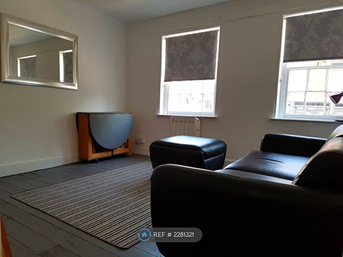 1 Bedroom Flat To Rent In High Street, Topsham, Exeter, EX3