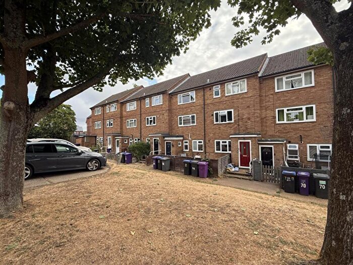 2 Bedroom Flat To Rent In Deanscroft, Knebworth, SG3