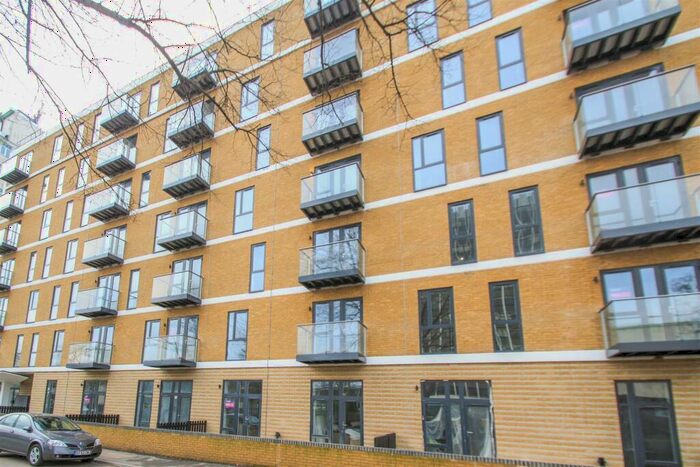 1 Bedroom Apartment To Rent In Victoria Avenue, Southend-On-Sea, SS2