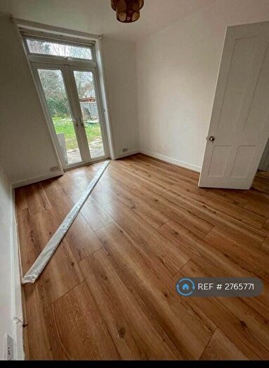 3 Bedroom Semi Detached House To Rent In Reading, Reading, RG30