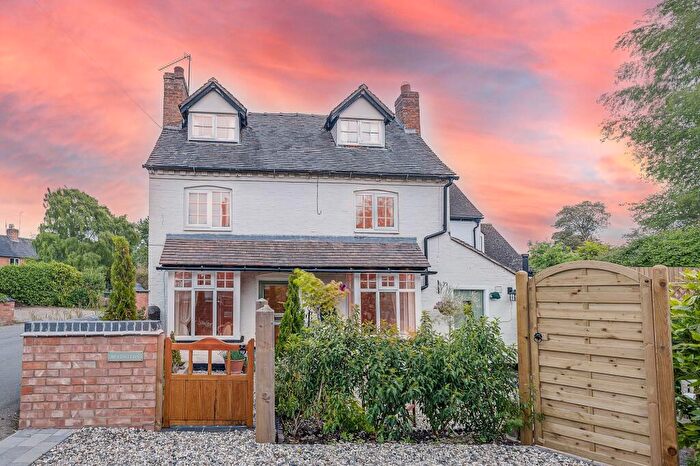3 Bedroom Detached House For Sale In The Green, Snitterfield, CV37