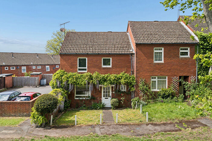 3 Bedroom End Of Terrace House For Sale In Deacon Close, High Wycombe, HP12