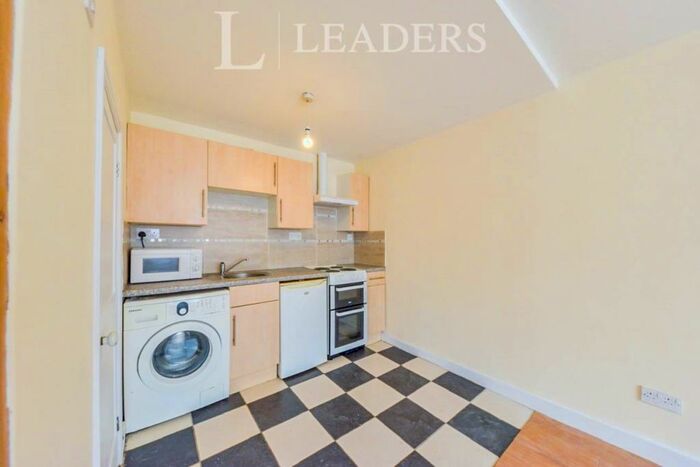 Apartment To Rent In Kings Road, AL2