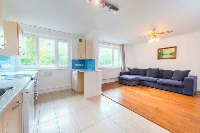 2 Bedroom Flat To Rent In Patrick Coman House, Skinner Street, Clerkenwell, London, EC1V