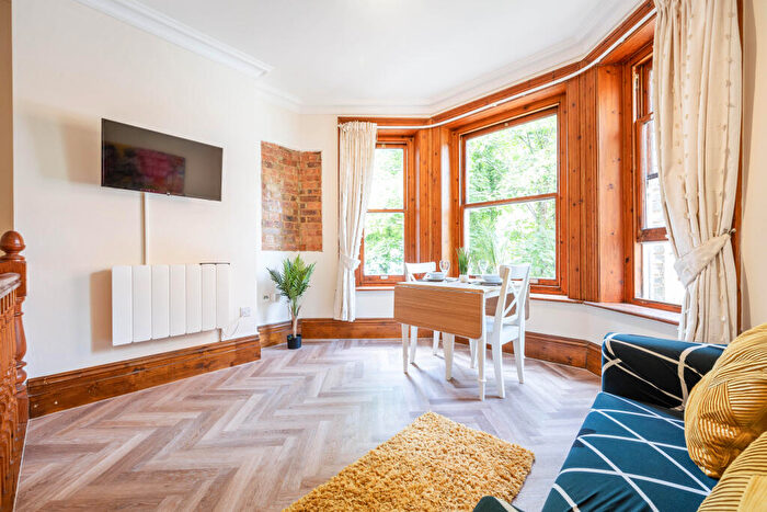 1 Bedroom Flat To Rent In Professionals! Council Tax Band A! - Stylish Bed On Old Christchurch Road, BH1