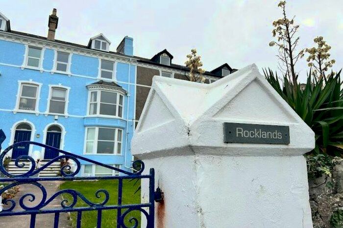 1 Bedroom Flat To Rent In Promenade, Llanfairfechan, LL33