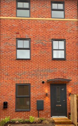 2 Bedroom Town House To Rent In New Bold Street, Nottingham, Nottinghamshire, NG8