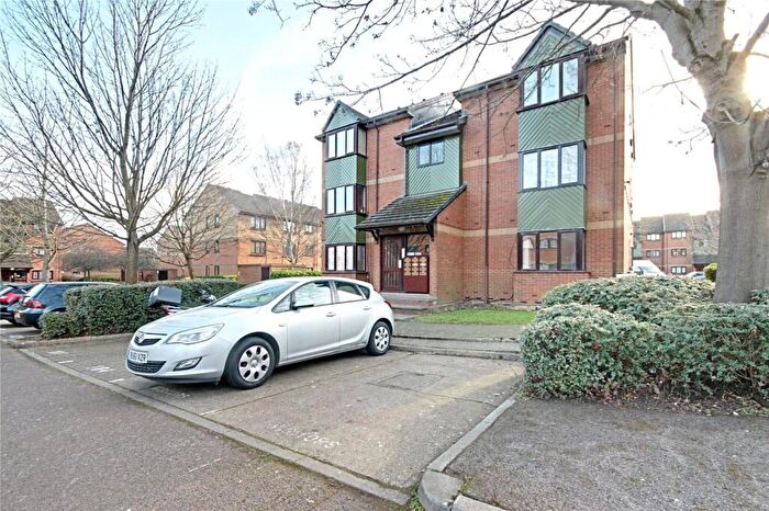 Flat For Sale In Maltby Drive, Enfield, EN1