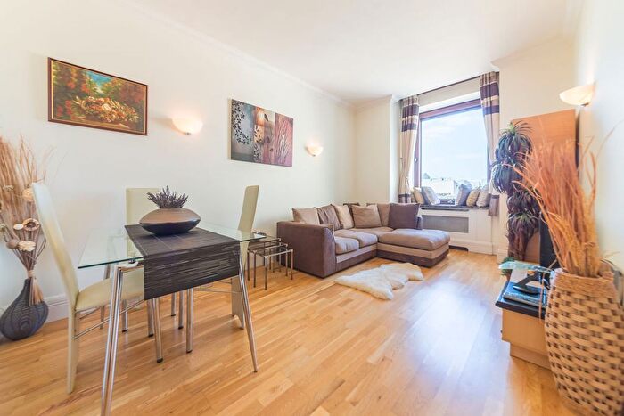 1 Bedroom Flat To Rent In Whitehouse Apartments, Waterloo, SE1