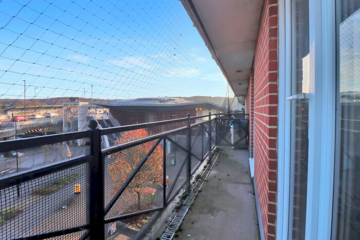 2 Bedroom Flat To Rent In Chantry Close, Abbey Wood, SE2